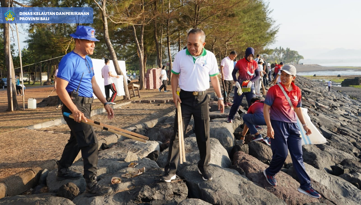 Aksi Bersih Pantai Menjelang Harkannas