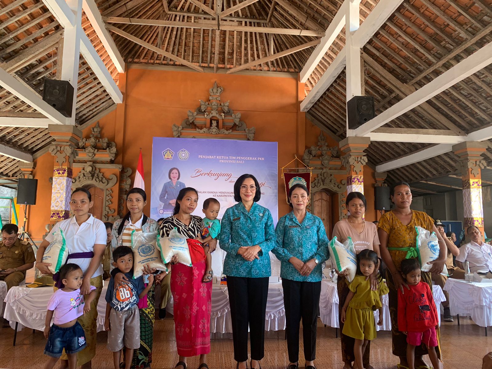 Berkunjung dan Berbagi di Desa Seraya Kabupaten Karangasem